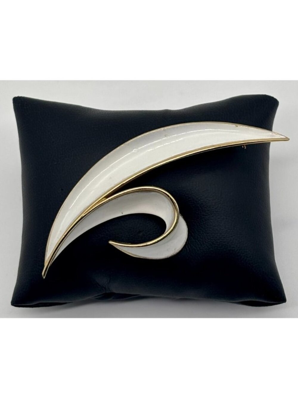 Vintage Crown Trifari Brooch White Enamel Gold-Tone Metal Abstract Swirls Signed